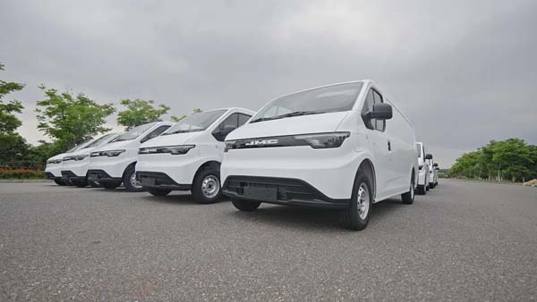 JMC Ships First Batch of 40 Electric Vans to the Philippines